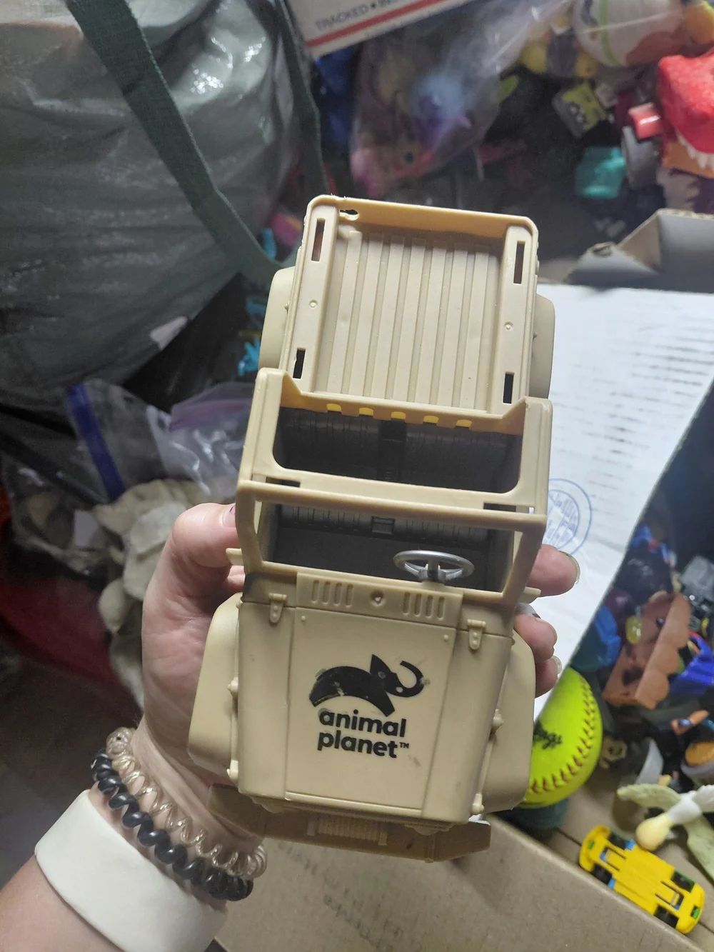 beige Animal Planet rescue safari truck is a 2020 toy vehicle made by Chap Mei.